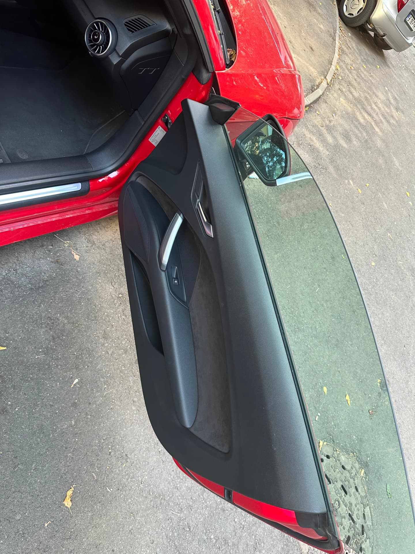 Audi TT Coupé S line 2016, benzină, cutie manuală, 210.000 km, de vânzare în București — portieră