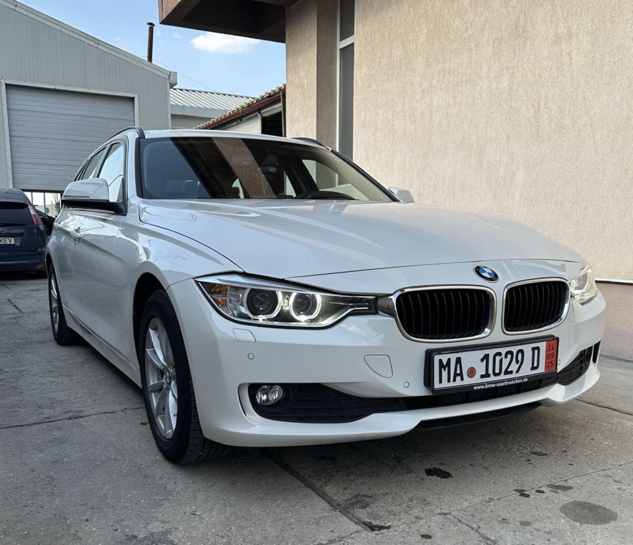BMW 320d Touring 2014, diesel, cutie automată, 123.000 km, LI Auto Sales București — față