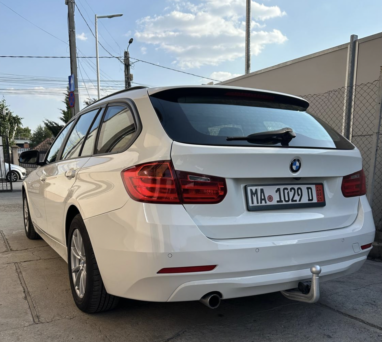 BMW 320d Touring 2014, diesel, cutie automată, 123.000 km, LI Auto Sales București — spate