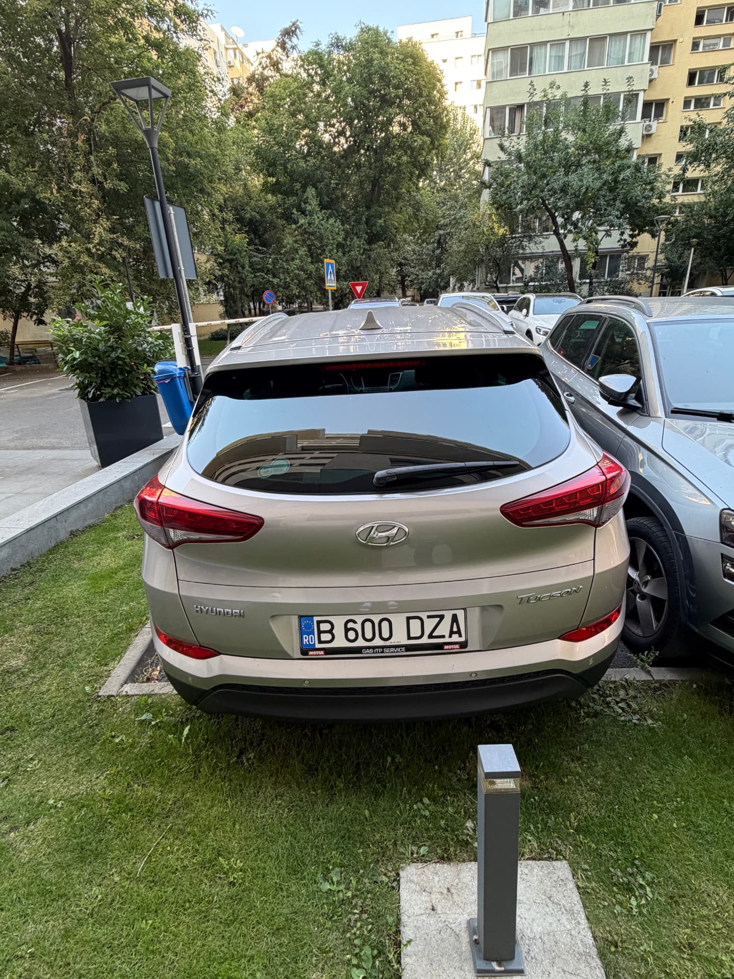 Hyundai Tucson 2016, diesel, cutie manuală, 126.000 km, LI Auto Sales București — spate