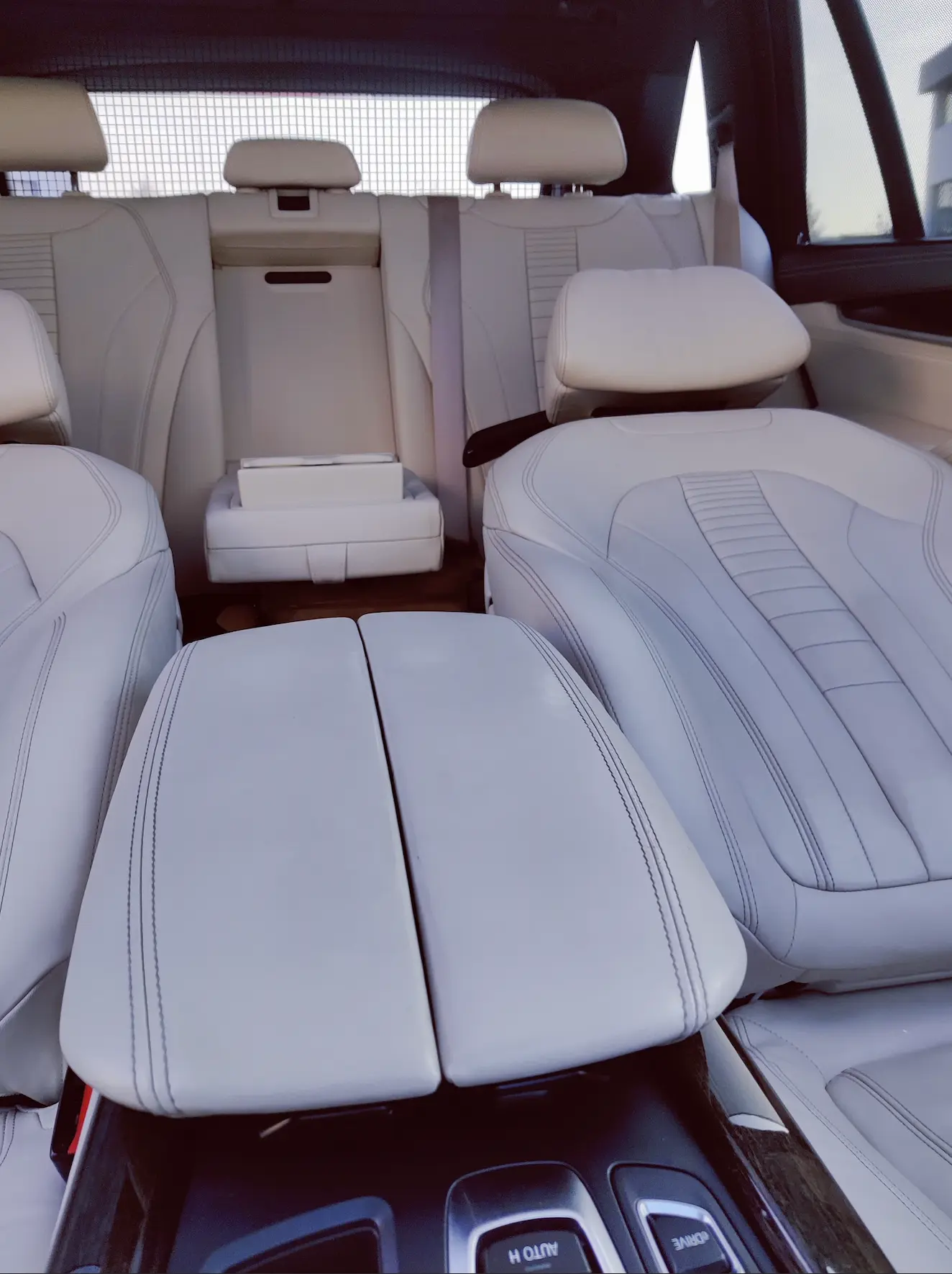 BMW X5 xDrive40e plug-in hybrid 2016, cutie automată, 105.000 km, LI Auto Sales București — scaune piele albă
