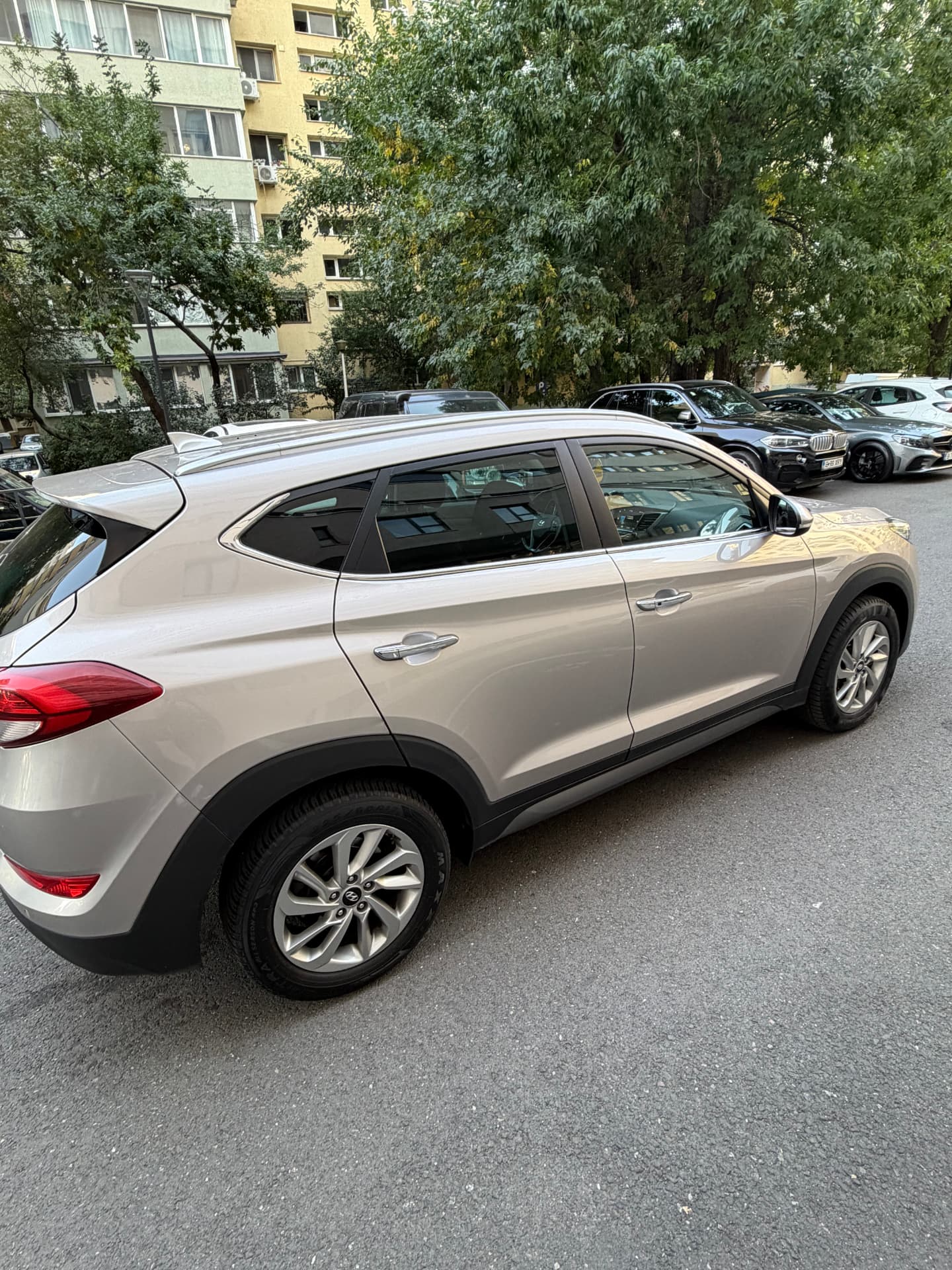 Hyundai Tucson 2016, diesel, cutie manuală, 126.000 km, LI Auto Sales București — lateral dreapta