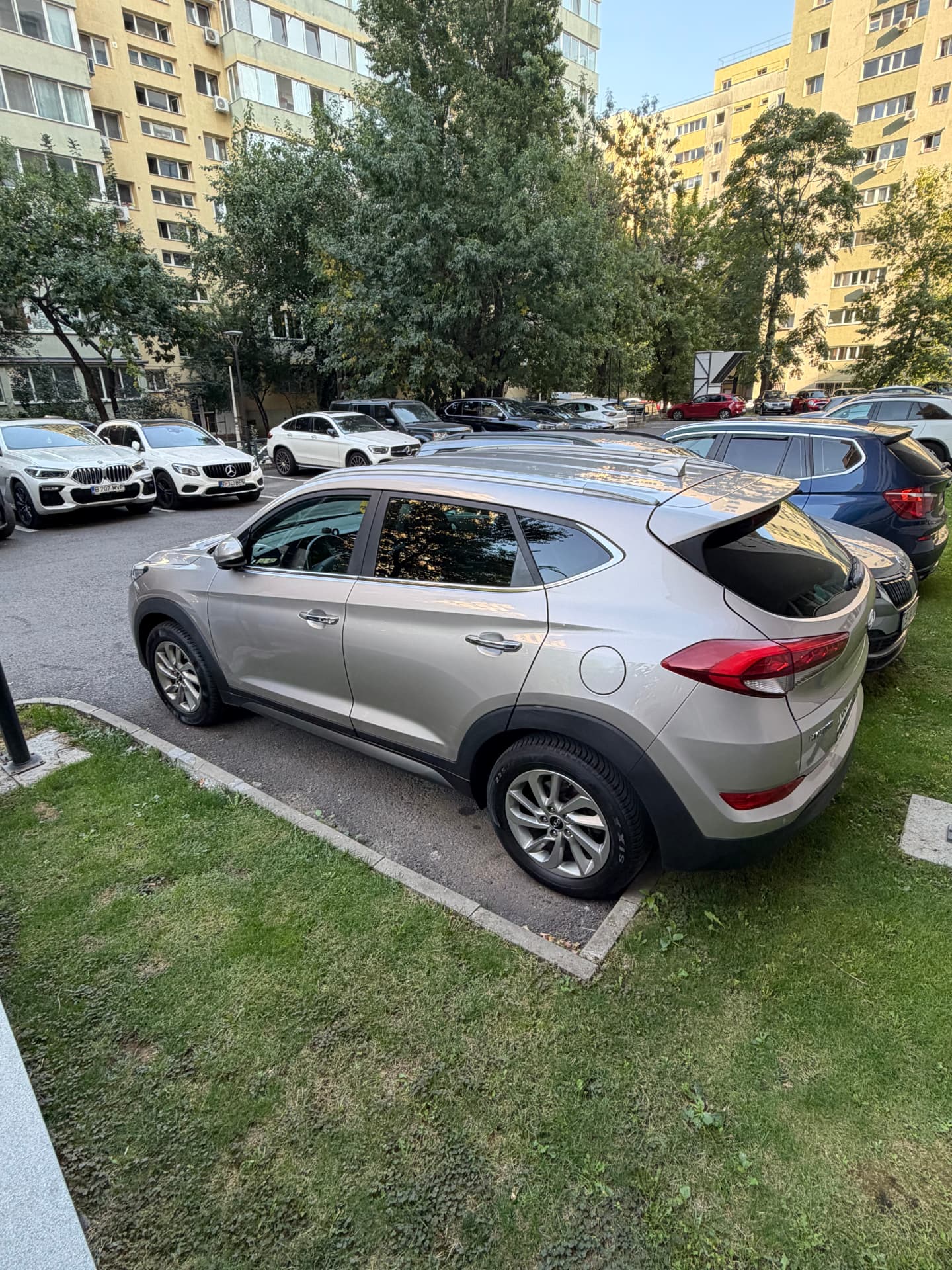 Hyundai Tucson 2016, diesel, cutie manuală, 126.000 km, LI Auto Sales București — lateral