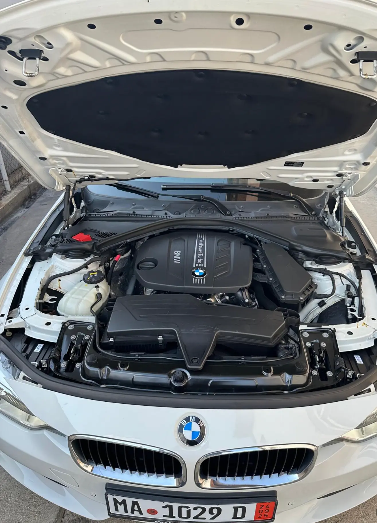 BMW 320d Touring 2014, diesel, cutie automată, 123.000 km, LI Auto Sales București — motor 2.0 diesel