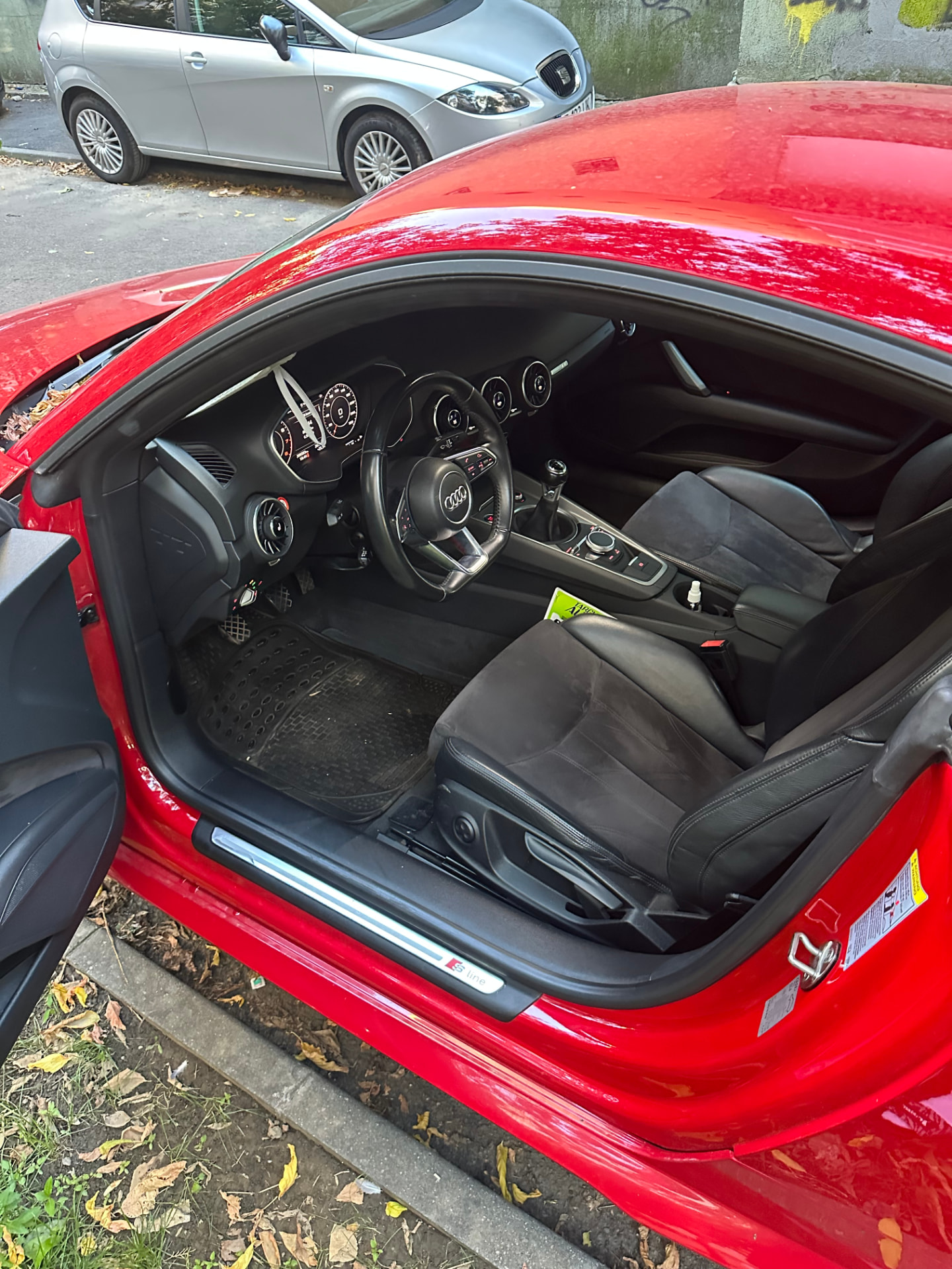 Audi TT Coupé S line 2016, benzină, cutie manuală, 210.000 km, de vânzare în București — interior Alcantara și piele