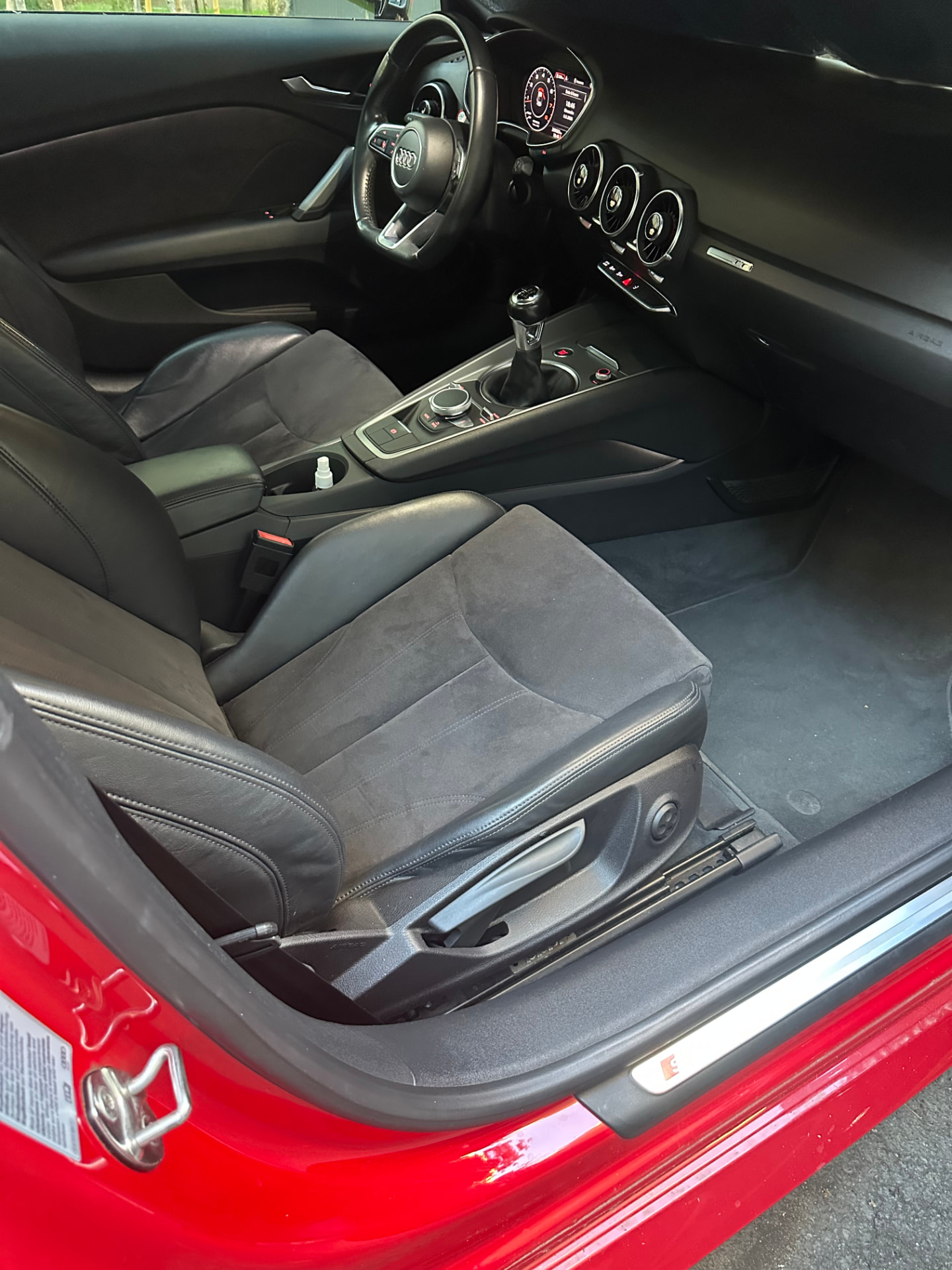 Audi TT Coupé S line 2016, benzină, cutie manuală, 210.000 km, de vânzare în București — scaune sport