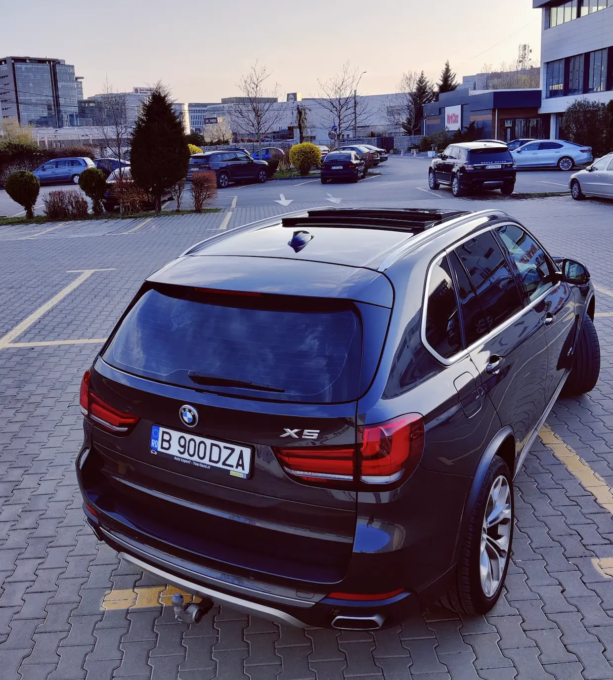 BMW X5 xDrive40e plug-in hybrid 2016, cutie automată, 105.000 km, LI Auto Sales București — vedere de sus